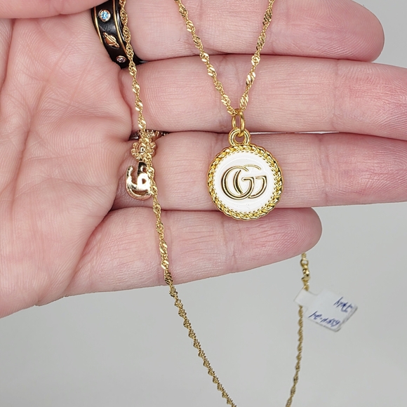 Authentic GUCCI White Pendant Necklace - Picture 1 of 5